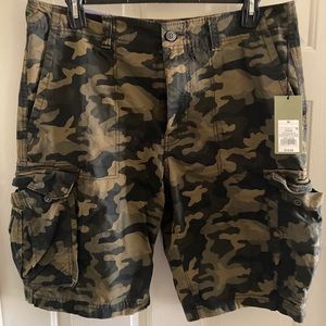 Men’s camo cargo shorts size 36